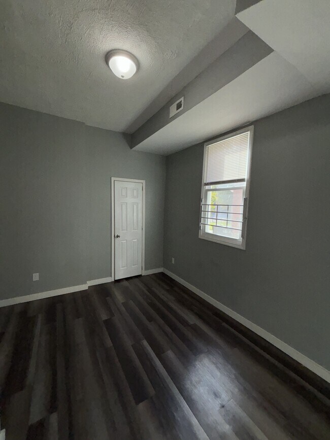 Building Photo - 2215 W Market St