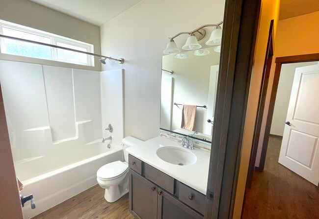 Building Photo - Great Post Falls Location!