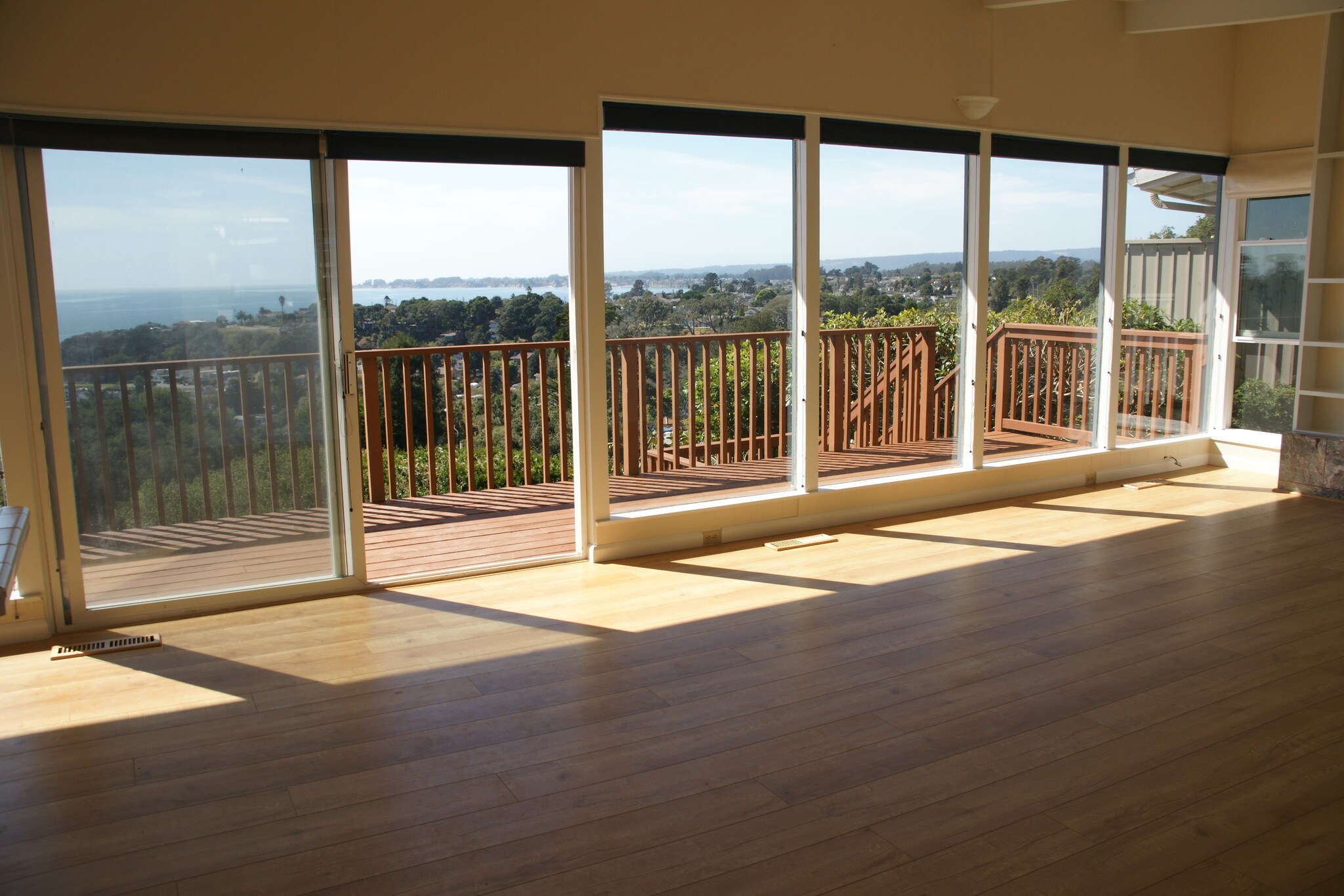 Building Photo - 220 Shoreview Dr