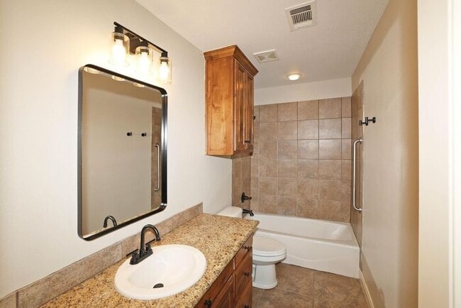 Building Photo - 8108 Knoxville Dr