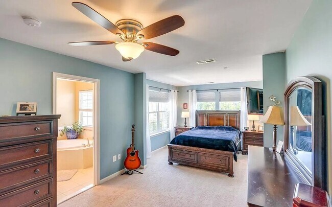 Building Photo - 3 level End Unit townhouse w/bump out in B...