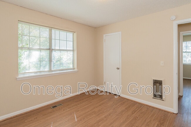 Building Photo - 213 Ashley Dr