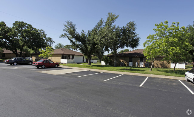 Building Photo - Seagoville Senoir Citizens Home