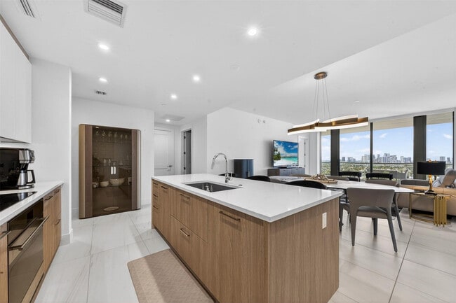 Building Photo - 153 N Seabreeze Blvd