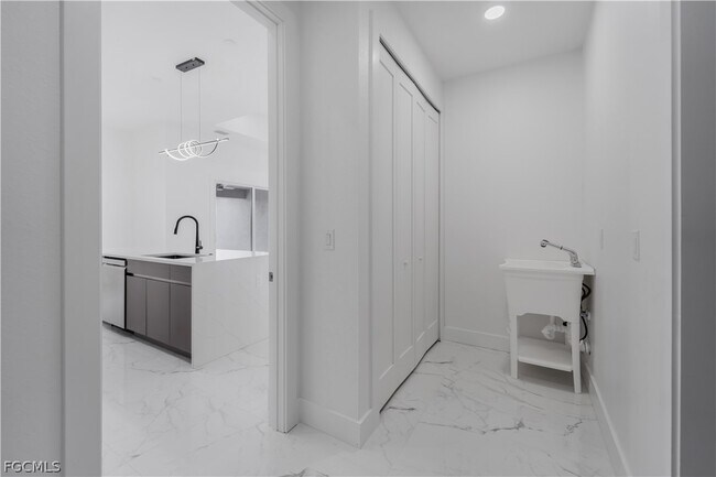 Building Photo - 2721 NW 41st Ave