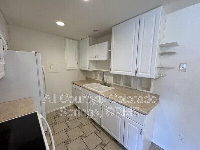 Building Photo - 5030 El Camino Dr