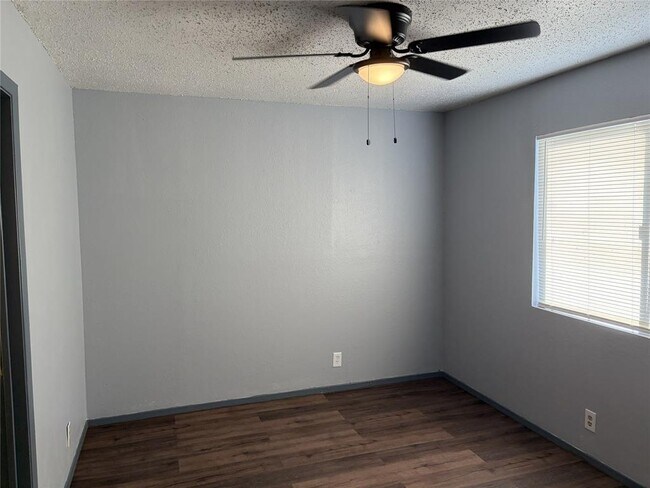 Building Photo - 8710 Piney Point Dr