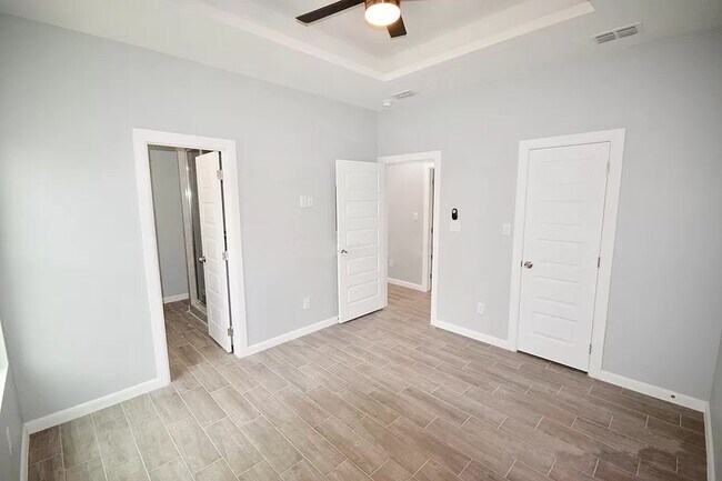 Building Photo - 1412 S Iris St