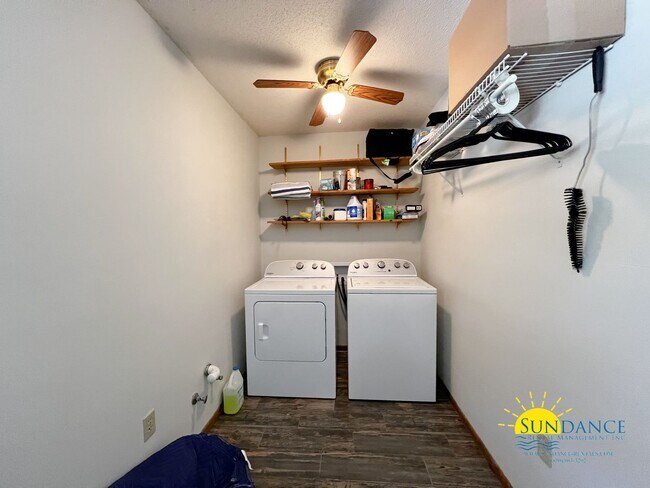 Building Photo - Charming 3 Bedroom Home with Pool, RV/Boat...
