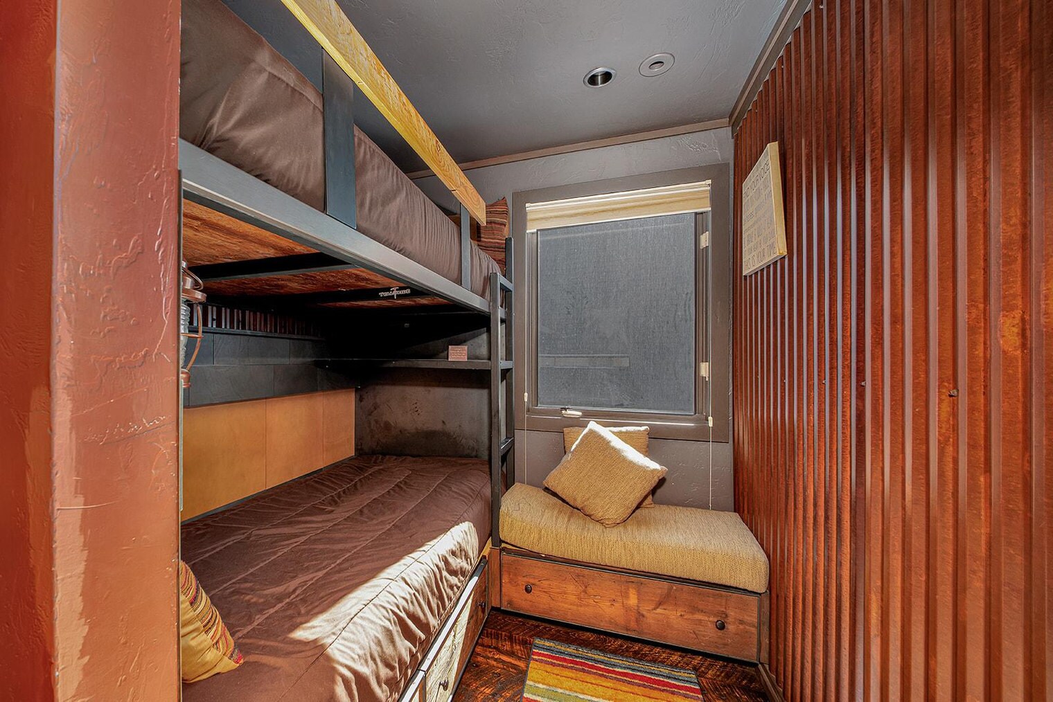 Building Photo - 747 W Pacific Ave