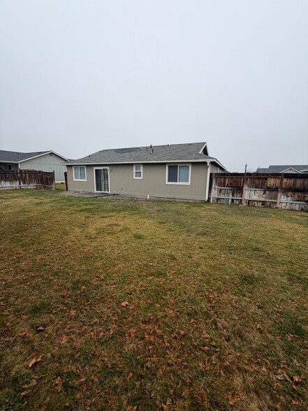 Building Photo - 223 Ivy St SE