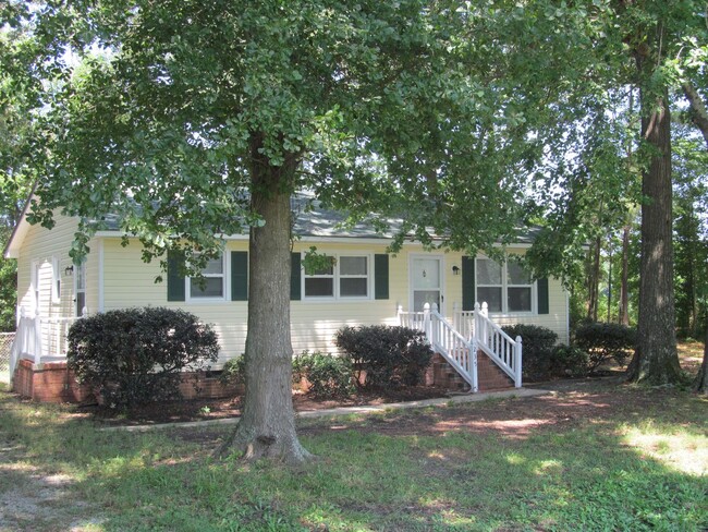 Primary Photo - Cozy Cottage, Country Atmosphere