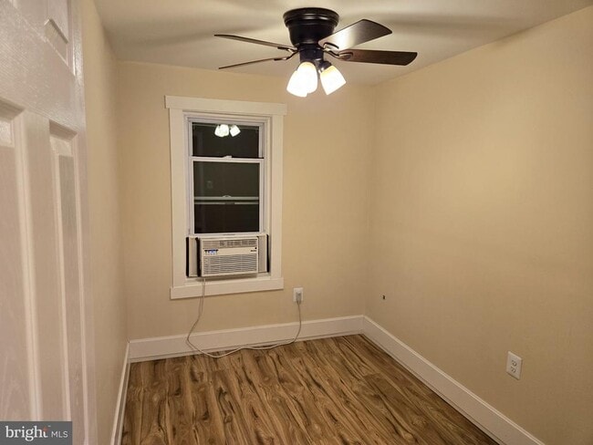 Building Photo - 26 E Pall Mall St