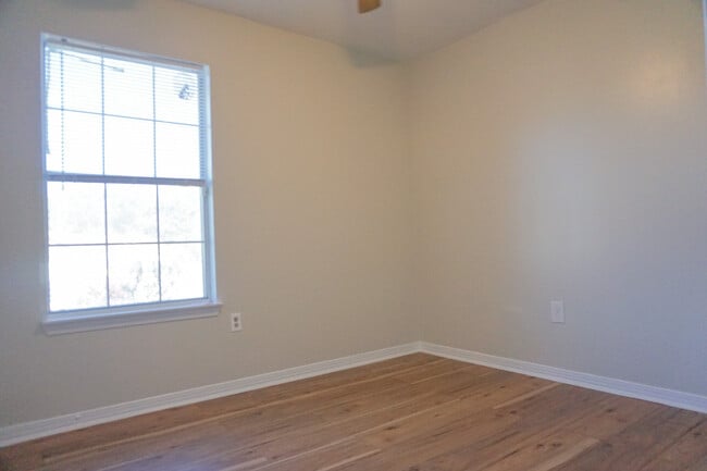 Building Photo - 6 Flora Cove