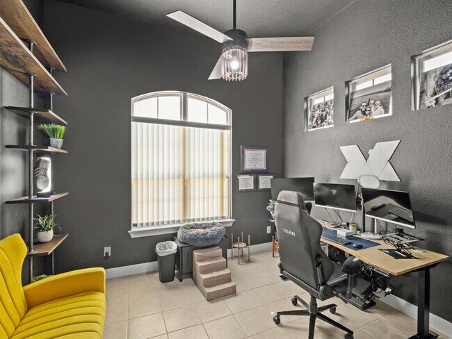 Building Photo - 5304 Via Besso Dr