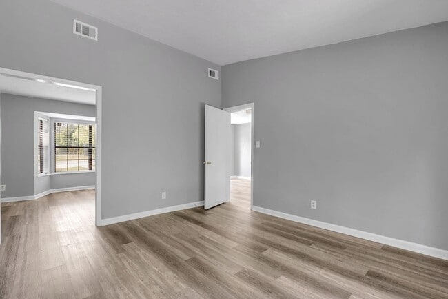 Building Photo - 27 Sierra Rd