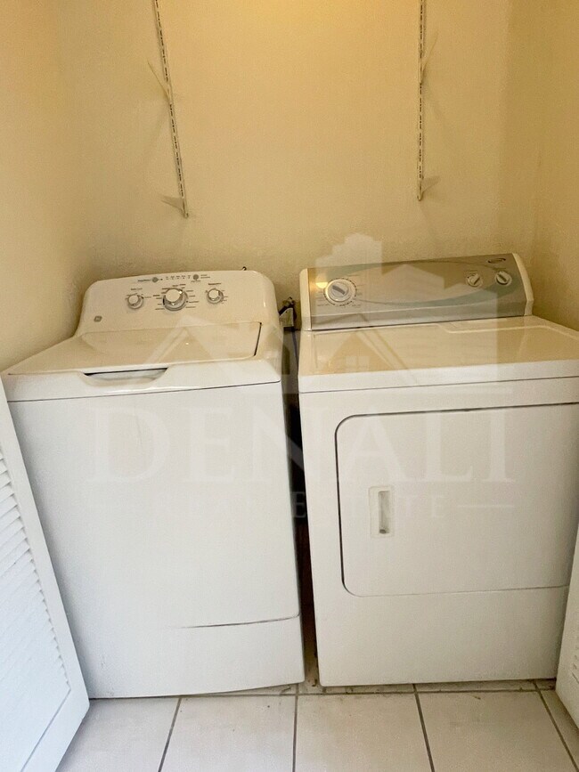 Building Photo - 10019 E Mountain View Rd