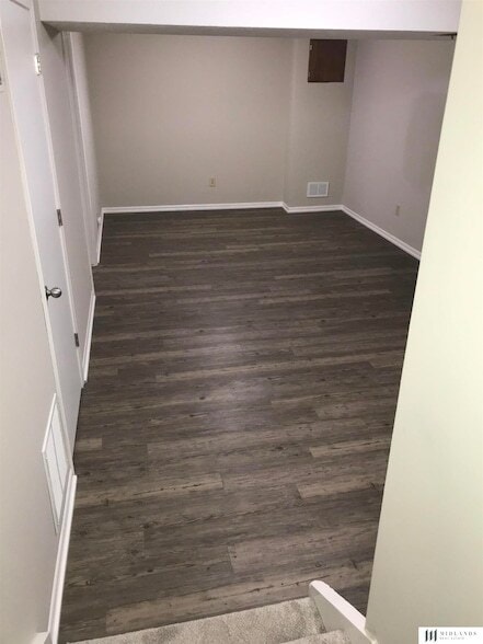 Building Photo - 2612 S 61st Ave