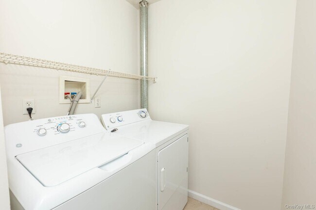 Building Photo - 105 Flurry Ln