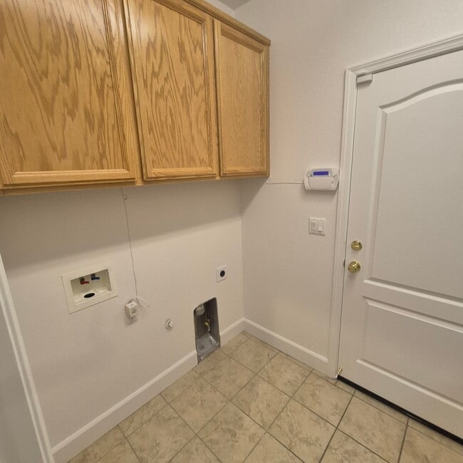 Building Photo - Natomas Home available for Speedy Move in.