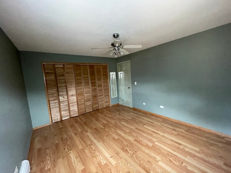 Building Photo - 2440 River Rd