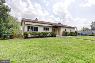 Building Photo - 18 Byway Rd