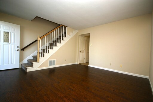 Building Photo - Southview Plaza Townhomes