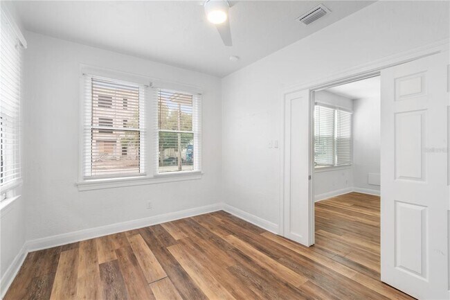 Building Photo - 206 N Albany Ave