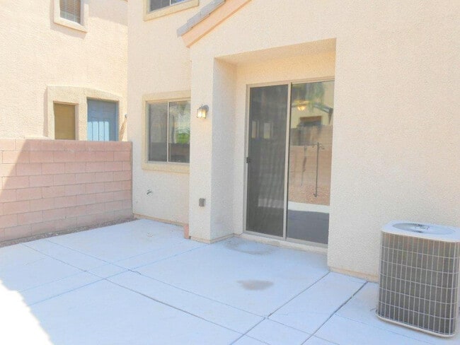 Building Photo - Beautiful Spacious 2 Story Home in Northwest