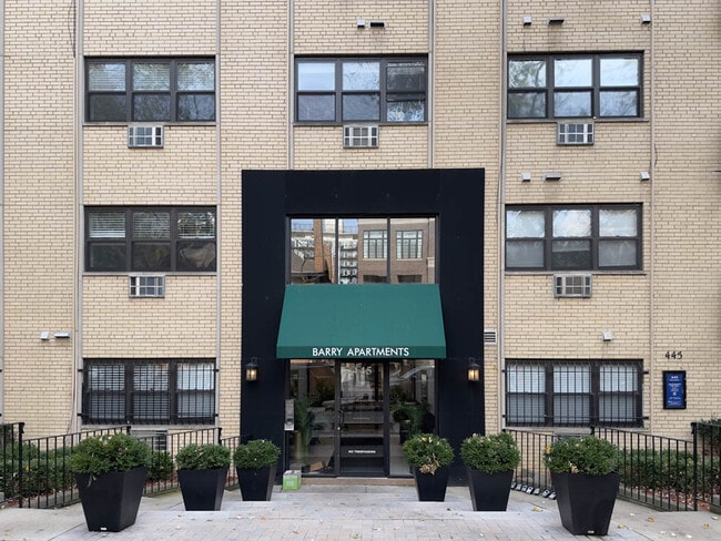 Building Photo - 450 W Barry Ave
