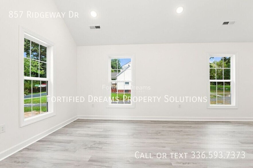Building Photo - 857 Ridgeway Dr