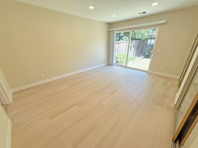 Building Photo - Beautiful Single-Story Evergreen Home--Walk to Silver Creek High!