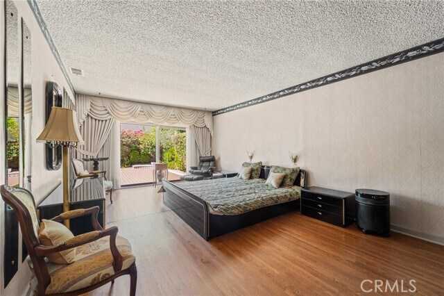 Building Photo - 233 S Swall Dr