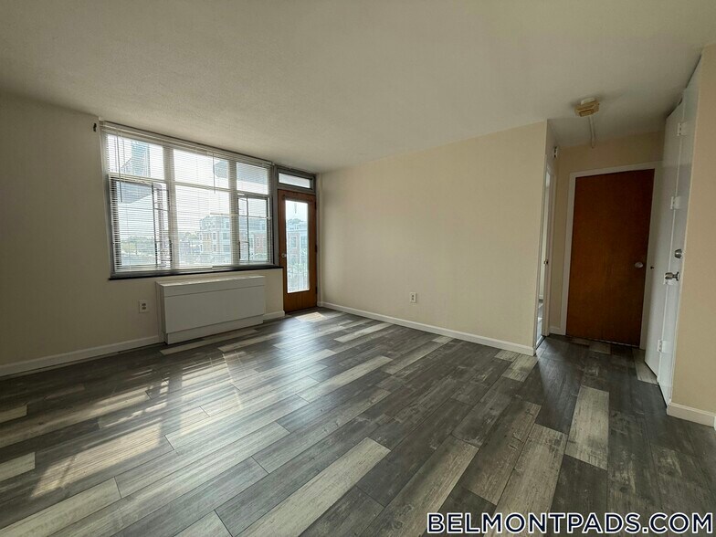 Building Photo - 125 Trapelo Rd