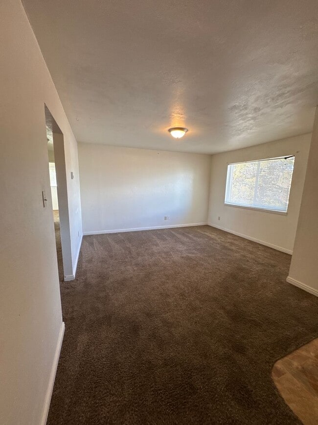 Building Photo - 47 W 600 N