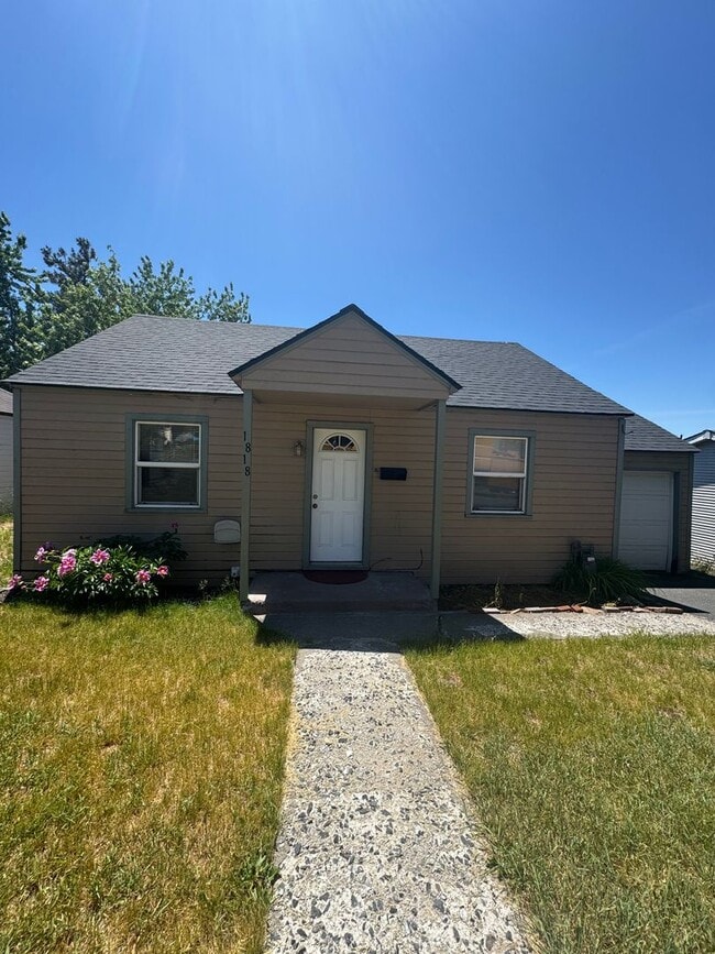 Primary Photo - 2 bed 1 bath house in great neighborhood -...