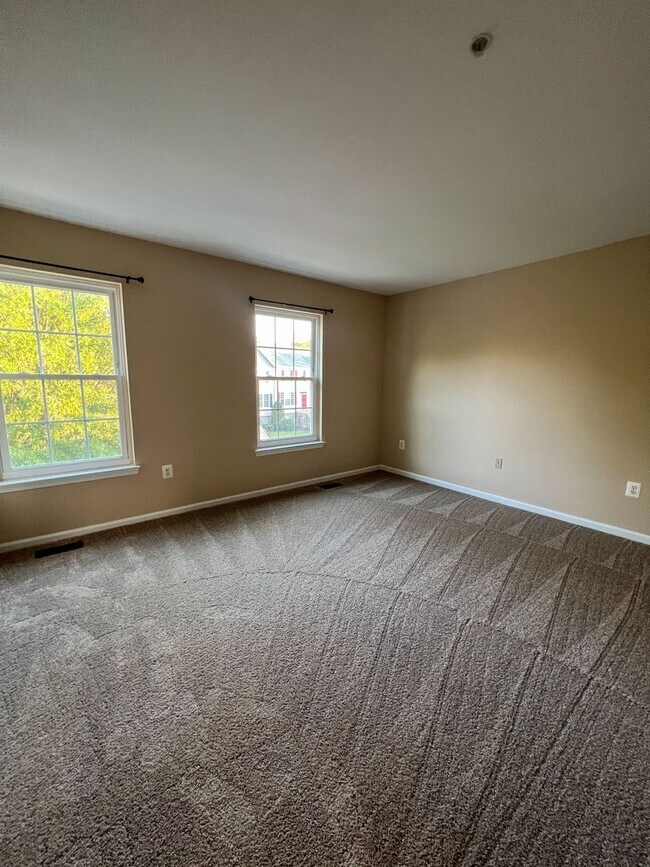 Building Photo - 8646 Willow Leaf Ln