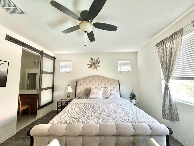 Building Photo - 16492 W Caldwell St