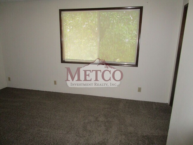 Building Photo - 04703