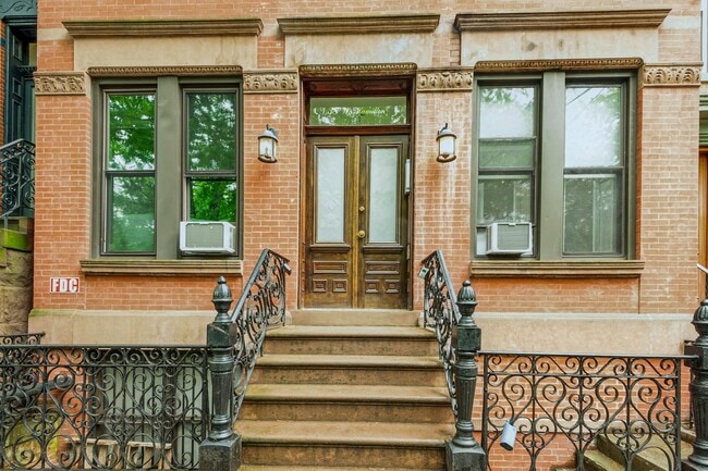 Building Photo - 38 W Hamilton Pl