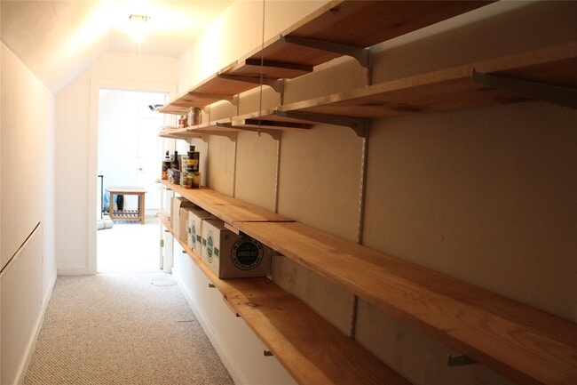 Building Photo - 402 Appletree Ln