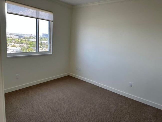 Building Photo - 1551 N Flagler Dr