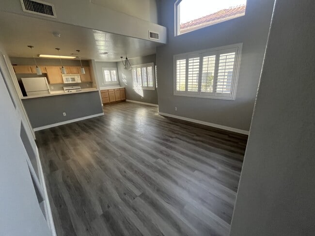 Building Photo - 1208 Fascination St