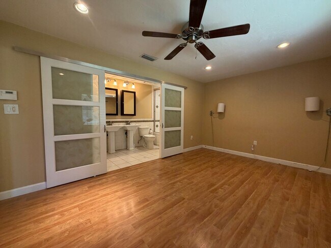 Building Photo - Windward Meadows 3BR/2BA on 1 Acre with Fenced Yard