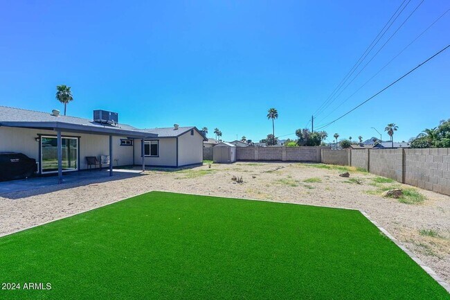 Building Photo - 13052 N 40th Pl