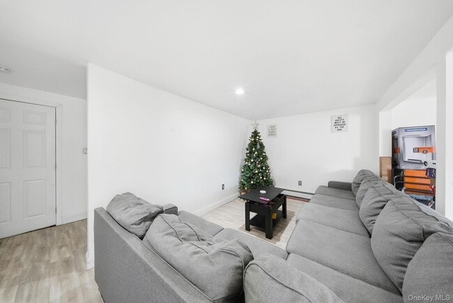 Building Photo - 4 Old Rd