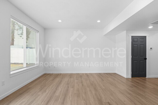 Building Photo - 12805 N Jaydee Ln