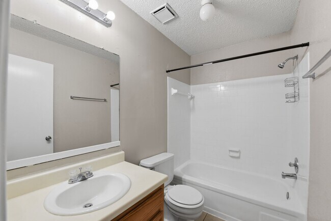 Building Photo - 1310 Brenda Ln