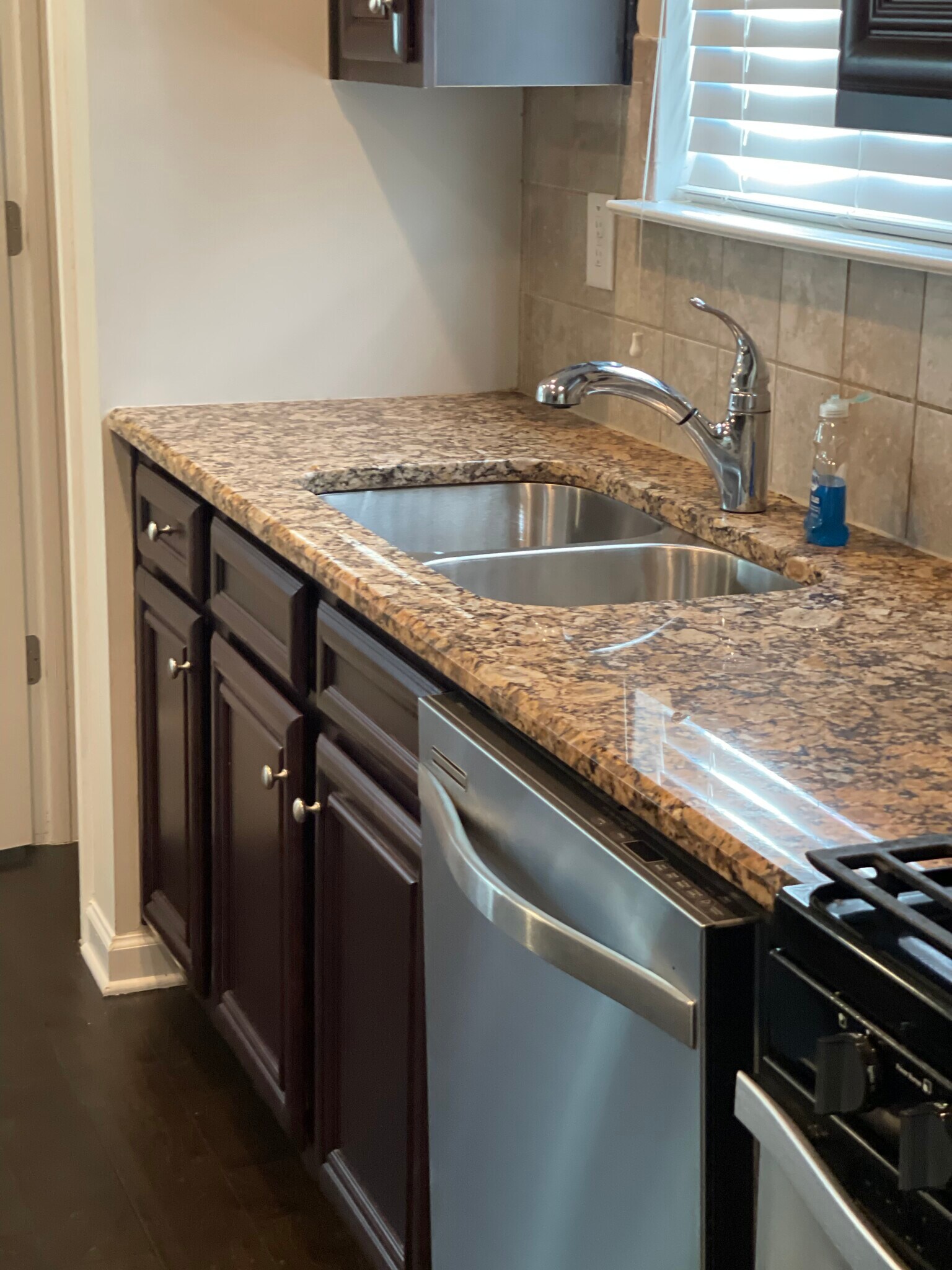 Kitchen double sink - 6505 Muirfield Pt