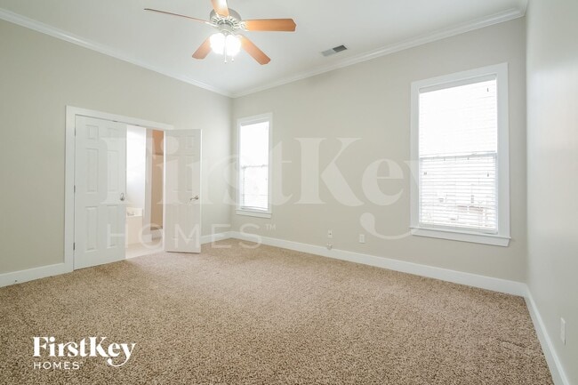 Building Photo - 4587 Clubview Dr